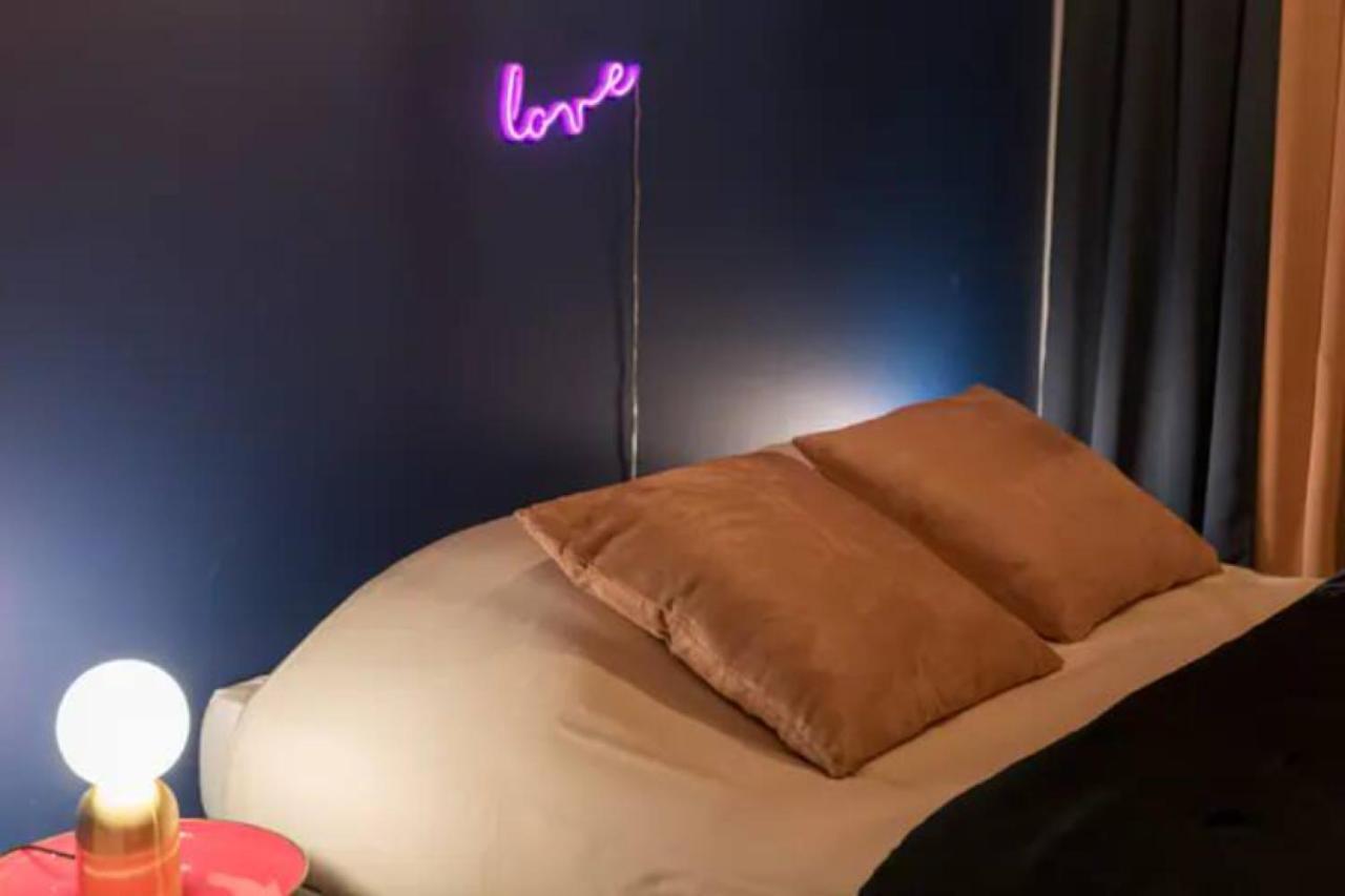 Suite Marilyn Monroe - 7P avec Jacuzzi Privé Montry Exterior foto